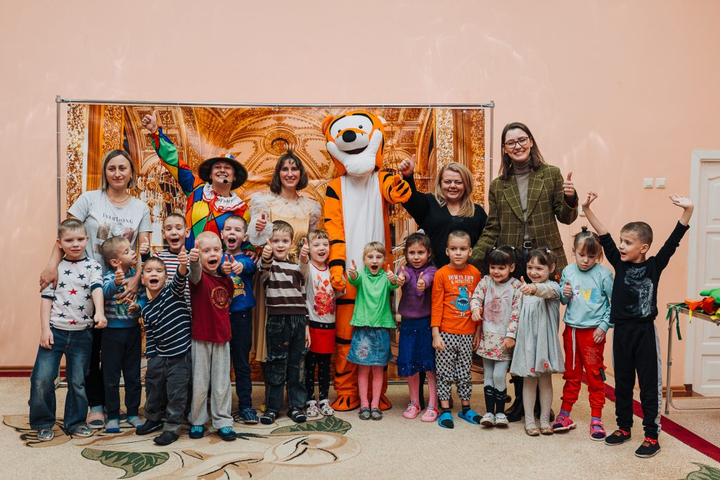 Фонд «Дети земли русской» доставил гуманитарную помощь в детский дом в городе Великие Луки.