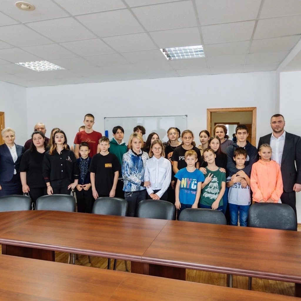 Первая экскурсия в Ставрополе для детей на фармацевтический концерн «ЭСКОМ».